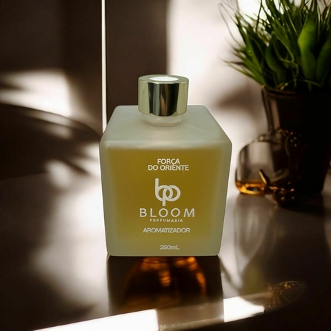Aromatizador 250ml Com Varetas FORÇA DO ORIENTE- INSPIRAÇÃO OUD WOOD