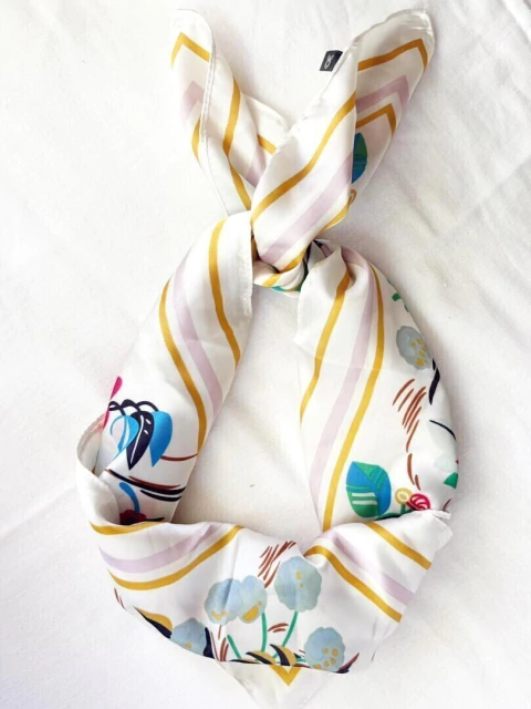 PAÑUELO "VENUS" FLORES - comprar online