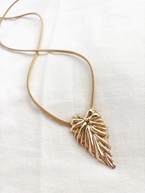 COLLAR "VENUS" HILO GAMUZADO Y HOJA - comprar online