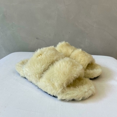 CHINELO PELO GUGA OFF WHITE na internet