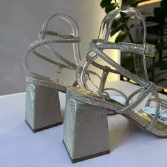 SANDÁLIA LUIZA Off White na internet