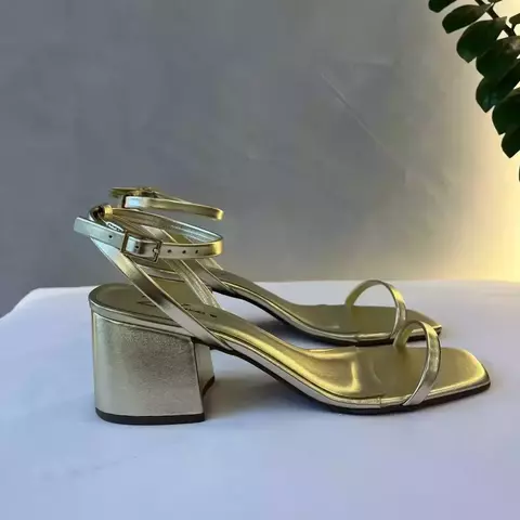 SANDÁLIA RENATA Dourada - comprar online