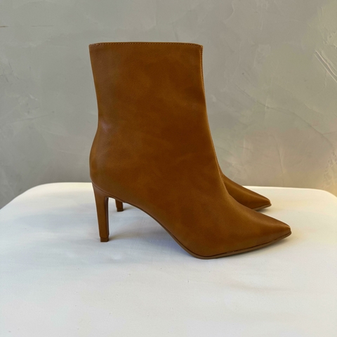 BOTA LARA CARAMELO