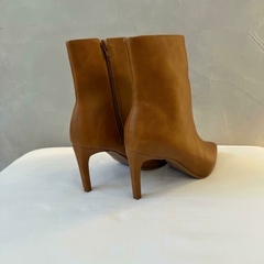 BOTA LARA CARAMELO na internet