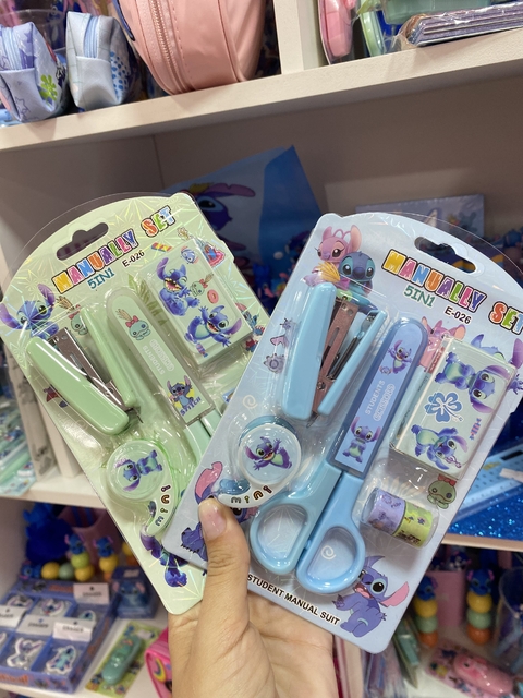 Kit escolar com tesoura grampeador e fita adesiva