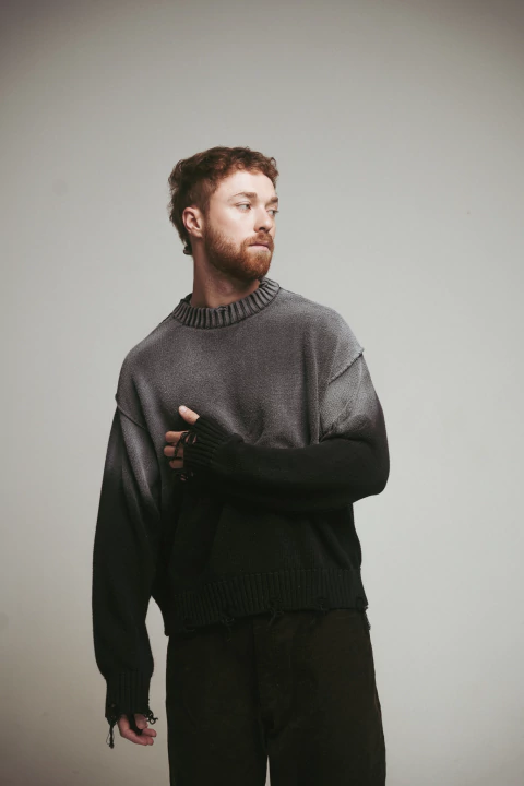 Sweater Stone Wash Negro con Roturas