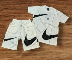 CONJUNTO NIKE - ¡TE LLEVAS DE REGALO LA REMERA Y UN PAR DE MEDIAS! - comprar online