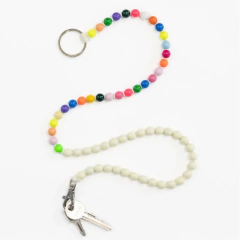 Chaveiro Longo Iná - Branco com Colorido - comprar online