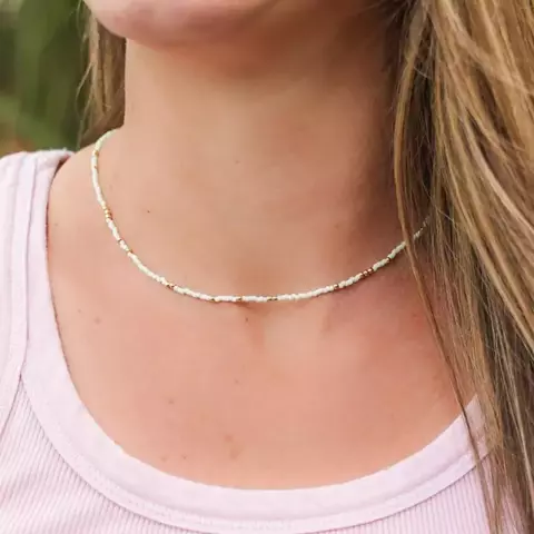 Chocker Laura