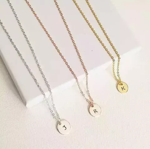 Colar Inicial - Medalhinha - comprar online