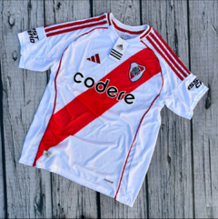 PROMO CHOMBA / SHORT DE RIVER PLATE + CAMISETA TITULAR DE REGALO en internet