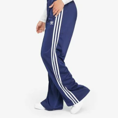 Combo Zapatilla Adidas Samba + un Palazzo Adidas Firebird + una gorra Adidas de regalo - tienda online