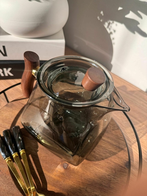 TETERA JAPON NEGRA C/MANGO MADERA 600ML - comprar online