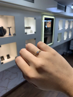 Anel solitário em Ouro 18k750