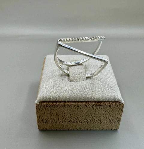 Anel quadrado metade cravejado - Prata 925