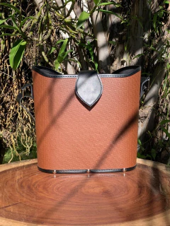 Mateira Ágata em Material Sintético na internet