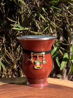 Kit chimarrão: Cuia de Porongo Revestida em Sintético Trançada + Pulseira Basic na internet