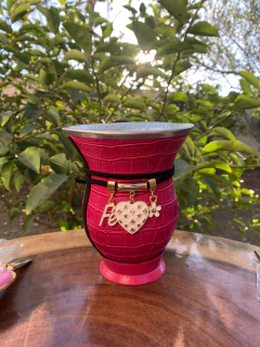 Kit chimarrão: Cuia de Porongo Revestida em Sintético Crocô + Pulseira Basic + Tapa Erva - InemoChimas