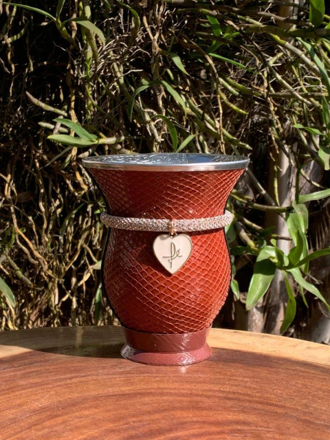 Kit chimarrão: Cuia de Porongo Revestida em Sintético Trançada + Pulseira Vip - comprar online