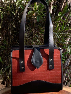 Mateira Safira em Material Sintético