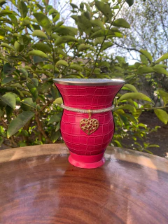 Kit chimarrão: Cuia de Porongo Revestida em Sintético Crocô + Pulseira Vip + Tapa Erva - loja online