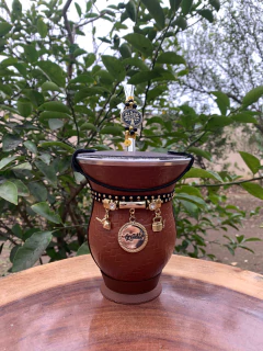 Kit chimarrão: Cuia de Porongo Revestida em Sintético Trançada + Bomba em inox com pingente + Premium + Tapa Erva - comprar online