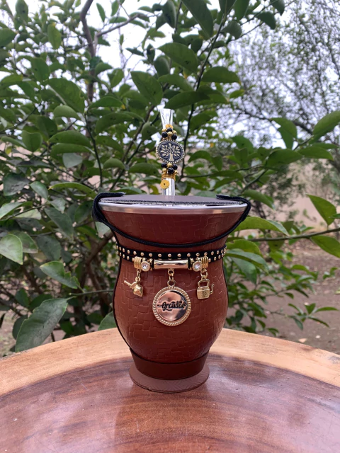 Kit chimarrão: Cuia de Porongo Revestida em Sintético Trançada + Bomba em inox com pingente + Premium + Tapa Erva - comprar online