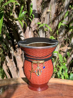 Kit chimarrão: Cuia de Porongo Revestida em Sintético Trançada + Pulseira Basic +Tapa Erva - comprar online