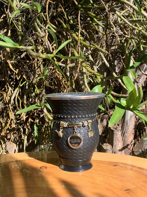 Kit chimarrão: Cuia de Porongo Revestida em Sintético Trançada + Pulseira Premium - comprar online