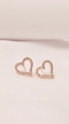 Brinco Coração Dourado Vazado - comprar online