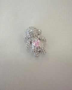 Pingente de Menina Cravejado com Coração Rosa folheado em Ródio Branco - comprar online