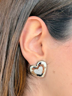 Brinco de Coração Prateado Cravejado - comprar online