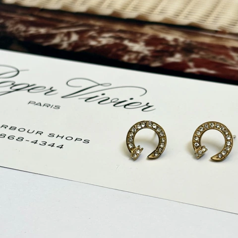 Brinco Mini Prego Curvado Strass Dourado