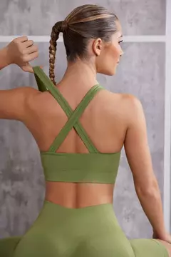 Plunge Neck Sports Bra - comprar en línea