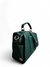 Bolsa feminina tiracolo pequena na cor verde, com detalhes em metal e alça ajustável.