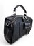 Bolsa feminina tiracolo pequena na cor preta, com detalhes em metal e fechamento em zíper.