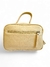 Bolsa feminina transversal baú média amarela manteiga em couro legítimo, destacando o zíper e alça superior.