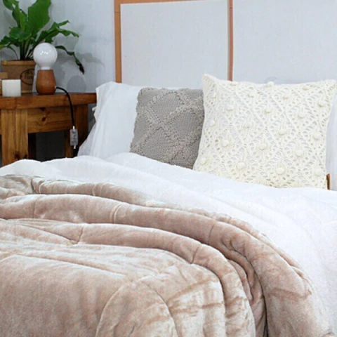 FRAZADA CORDERITO LA BASTILLA LISA KING