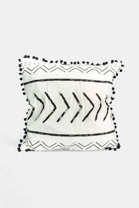 FUNDA DE ALMOHADON ESTAMPADA CON POMPONES