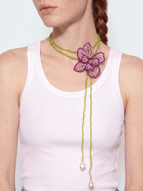 Colar Flor de Arame Fio em Miçangas