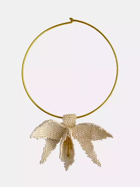 Sagrado Feminino Perolado Aro Dourado