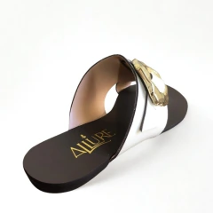 Imagem do Rasteira Allure em Couro Off White com Fivela Orgânica Dourada