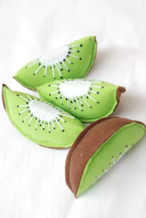 Fatia de kiwi em feltro