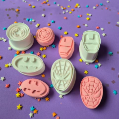 Carimbo e Ejetor para Brigadeiros e Docinhos - Super Heróis na internet