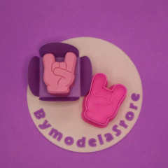 Ejetor para Brigadeiros e Docinhos - Mão Rock n Roll - comprar online