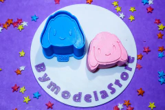 Ejetor e Modelador para Brigadeiros e Docinhos - Turma Hello Kitty Cinnamorrol - comprar online