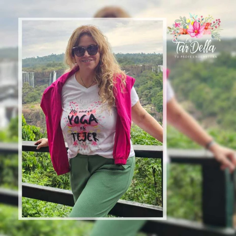 Remera Modelo "MI NUEVO YOGA ES TEJER" - comprar online