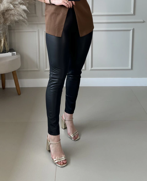 Calça Flanelada de Couro Fake - comprar online