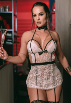 GARÇONETE ANIE, VESTIDO EM RENDA SEM BOJO, COM LIGAS, NÃO ACOMPANHA MEIA. L187
