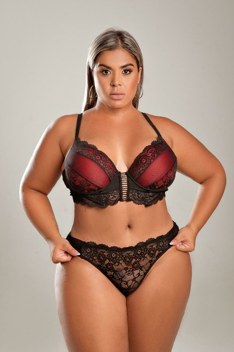 CONJUNTO PLUS SIZE COM PINGENTES BANHADOS